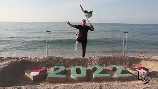 فنانون يرسمون على الرمل على شاطئ بيت لاهيا شمال غزة