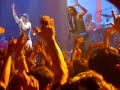 macaco La riviera Con la mano levanta