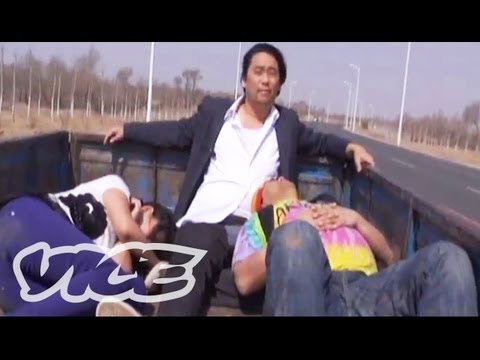 how to hitchhike across america vice