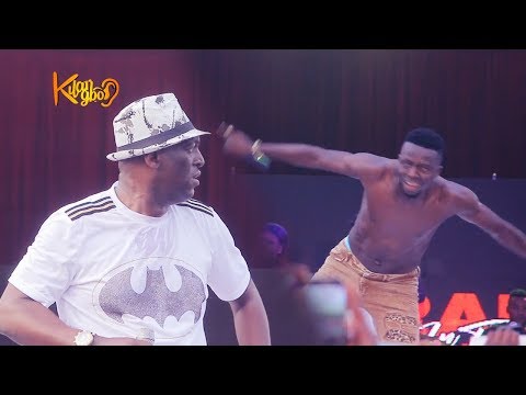 Gospel singer, Sammie Okposo, Sings As Akpororo remove his shirt to praise God