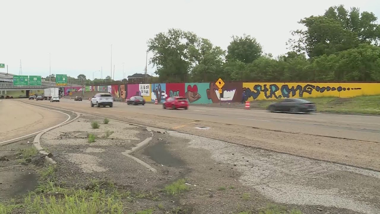 Giant Mural Greets Drivers Headed Into IL ahead of NASCAR race at WWTR