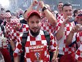 odlicnu atmosferu na st. stefansplatzu prije utakmice cetvrtfinala turska-hrvatska, jos su dodatno podigli cura i decki iz zlih bubnjara.