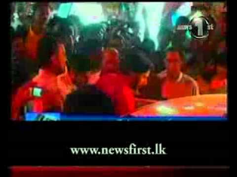 Shahid Afridi attacks fan at airport