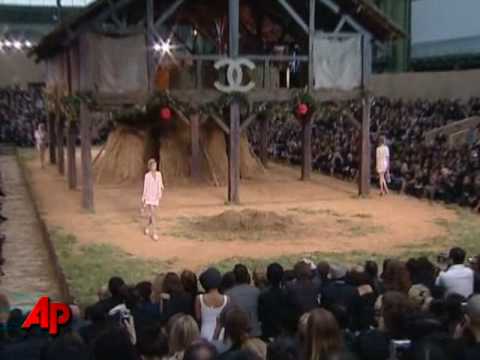 CHANEL Spring/Summer 2010 Runway Show | Featuring Lily Allen 0 CHANEL Spring/Summer 2010 Runway Show | Featuring Lily Allen