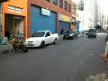 Nissan Vanette frenando