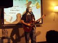 HUECCO canta \"idiota\" en ac�stico