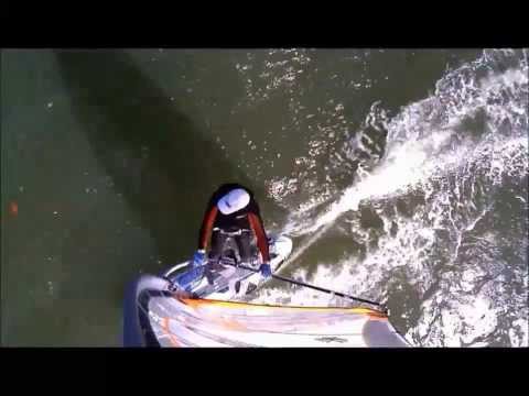 Carlos em Piçarras com vela Ezzy Zephyr na JP X-Cite Ride 120 litros