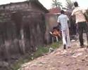 policiers entrain de voler