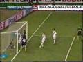 Martin Palermo segna alla Holly e Benji aggrappandosi alla traversa