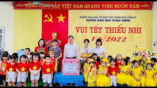 Phó Bí thư Thường trực Thành ủy Nguyễn Chiến Thắng tặng quà ngày Quốc tế thiếu nhi 1-6