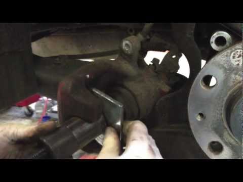 Replacing VW Golf Mk5 rear brake pads and discs – “How to”