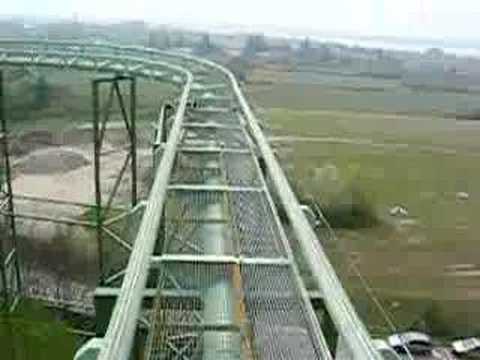 Gardaland - spettacolare video di un mio amico sulle montagne russe a gardaland!!!! buon divertimento.