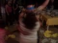 kebrando piñata de la fiesta de carmelita