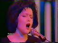 a mio avviso una delle migliori interpretazioni live del famoso pezzo del 1985 del gruppo genovese. ascoltatelo fino infondo! (la qualit� del video � discreta ma l'audio � buono)