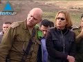 A la veille de l'arrivée de Georges Bush en Israël, la ministre des Affaires Etrangères Tsipi Livni a profité d'une bref moment de répit ce lundi pour quitter l'espace d'un instant son bureau de Jérusalem. En convoi terrestre et en helicoptère, Mme Livni a arpenté et survolé la ville de Naplouse, en compagnie des principaux commandants de l'armée israélienne, qui lui ont présenté et détaillé la situation sur le terrain, les infrastructures terroristes palestiniennes dans la région de Naplouse, les points de passage palestiniens, ainsi que les avants-postes illégaux destinés à etre démantelés. 08/01/2008