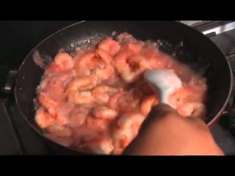 Ideal para un almuerzo de domingo: así se prepara un suculento arroz con langostinos