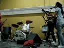 ensaio da m�sica usa-me de vanessa marquez e banda. ded�(baixo), jow(guitarra), cyro(teclado - mas nao apareceu na filmagem) e reu gomes(batera)