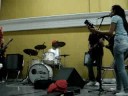 ensaio da m�sica usa-me de vanessa marquez e banda. ded�(baixo), jow(guitarra), cyro(teclado - mas nao apareceu na filmagem) e reu gomes(batera)