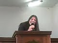 julia camilo canta "Clame a Deus" na central de Sorocaba