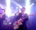 De band zonder banaan speelt de Houten Brug in de Pul in Uden op 26-12-2006. Soms is het een beetje sketchy gefilmd maar dat kwam omdat er ongeveer 50 mensen stonden te springen en duwen..