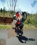 empinando moto