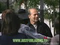 Un pareja se queda dormida en media calle - Cámara Oculta