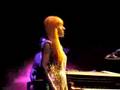 Tori Amos walking on stage