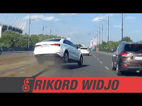 Warszawski „mistrz kierownicy” rozbija auto na moście