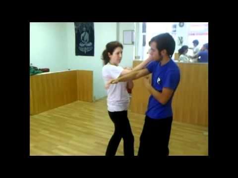 Susana entrenando 1-3 Wing Tsun