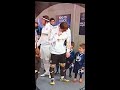 Iker casillas pega un moco a un ni帽o