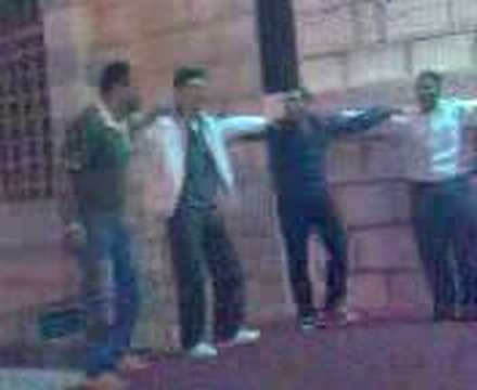 دبكه في القريه العالميه في دبي