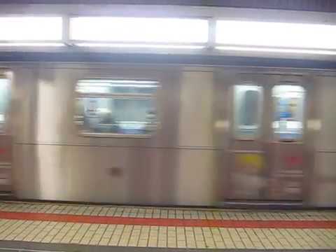 how to get to jfk on e train