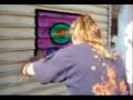 videos de Gluing art in the streets with Davis-Dutreix 2009.flv