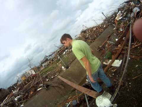 VIDEOS: la destrucción que dejaron los tornados en EE.UU.
