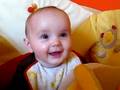 videos de Louna joue dans son lit