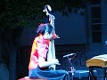 liu fang honoured us with her visit to alamar festival, in almeria. people was charmed by the movement of her fingers sliding on the pipa strings, bringig silk sounds into the night, mixing with the scent of orange and lemon trees, under the alcazaba.