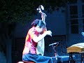 liu fang honoured us with her visit to alamar festival, in almeria. people was charmed by the movement of her fingers sliding on the pipa strings, bringig silk sounds into the night, mixing with the scent of orange and lemon trees, under the alcazaba.
