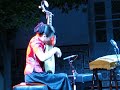 liu fang honoured us with her visit to alamar festival, in almeria. people was charmed by the movement of her fingers sliding on the pipa strings, bringig silk sounds into the night, mixing with the scent of orange and lemon trees, under the alcazaba.