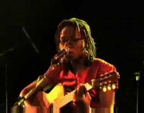 Asha - La nueva sensación nigeriana: Asa (Asha). Fusión de soul, pop, jazz, reagge, folk... No le pierdas la pista aquí: http://www.naive.fr/sites/asa?lang=fr.
