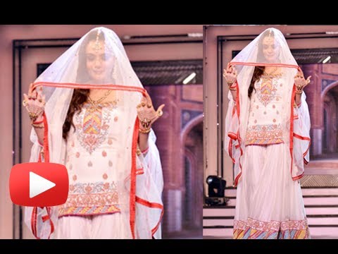 Preity - Bollywood actress Preity Zinta walked the ramp at the late filmmaker Yash Chopra's birth anniversary bash. Preity walked for the music of 'Tere Liye' from he...