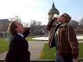 Bierjungen an ungewöhnlichen Orten