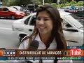 distribuição de abraços grátis · free hugs são paulo brazil