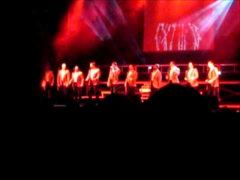 Straight No Chaser singing Tainted Love
