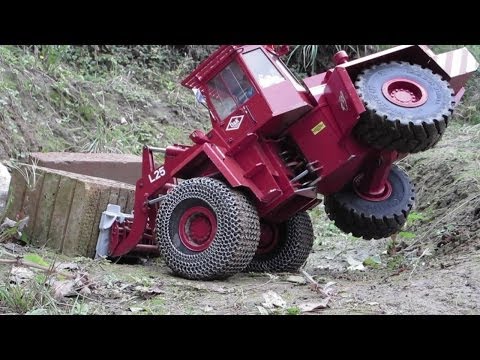 walkende Reifen - http://tobias-braeker.de Anbaugeräte und Schnellwechsler für Modellradlader hier kaufen: http://tobias-braeker.de Attachment equipment and quick coupler for RC wheel loader buy...