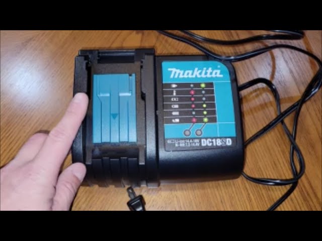 MAKITA 18V Lithium-Ion Standard Charger in Power Tools in St. John's