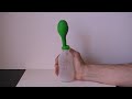 Experimento de física sobre teoría cinética y leyes de los gases realizado con una botella de cristal y un globo. Puedes leer la explicación completa en el blog fq-experimentos: fq-experimentos.blogspot.com.es