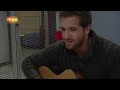 El vídeo de la quedada completa en www.rtve.es Pablo Alborán visitó RTVE.es para participar en una vídeo-queadada con susu fans y cantó en directo varias canciones para ellos,a compañado tan sólo por su guitarra, entre ellas una versión de 'Perdóname' en francés. El vídeo de la quedada completa está en www.rtve.es