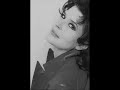 si on pourrais comprendre ta beaut�, ta douceur, la noblesse de ta vision de la vie...
je te respect, je t'admire... tu es, fanny, mon h�ro�ne!

au piano, maria jo�o pires joue le no.14, en fa di�s mineur, de chopin, son op.48.