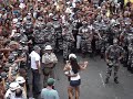 PM dançando com a Ivete Sangalo, fardado e de serviço