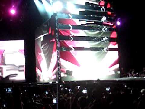 Madonna-Budapest, Kincsem Park_intro